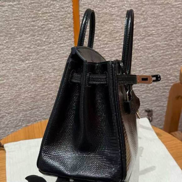 Classic Hermes Bag: A Stylish and Versatile Choice for Elegance - Picture 5 of 6